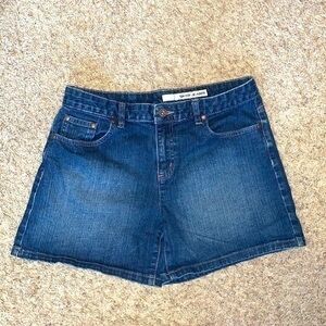 DKNY Jeans size 6 shorts